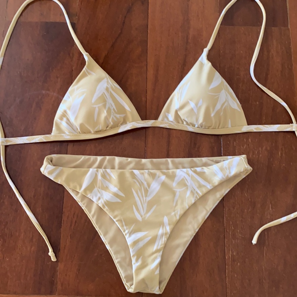 🌺 AMUSE SOCIETY 🌺 Yellow Bikini Set